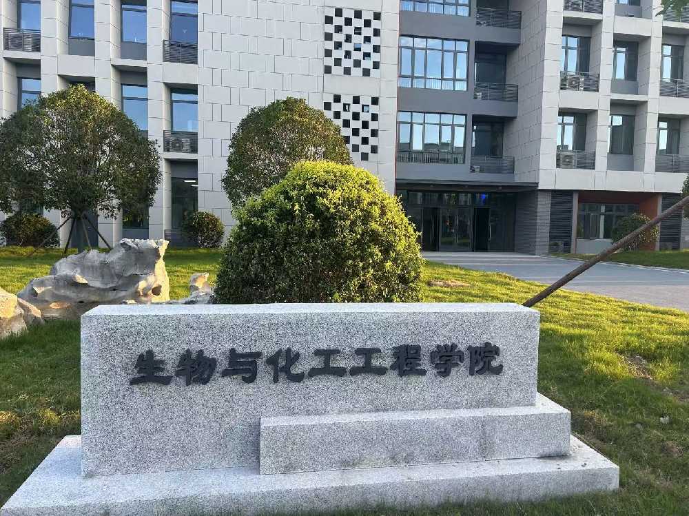 丘北县扬州职业大学体育场高杆灯项目